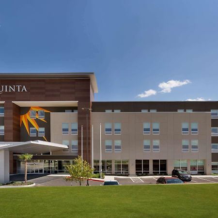 La Quinta Inn & Suites By Wyndham San Antonio Seaworld Lafb Exterior photo